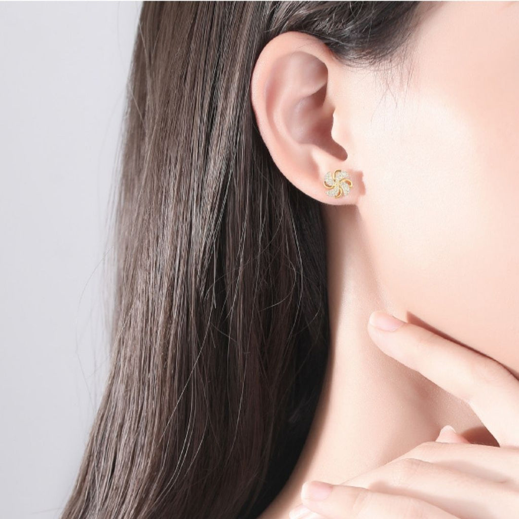 Amy Pinwheel Stud Earrings in s925 with gold plating