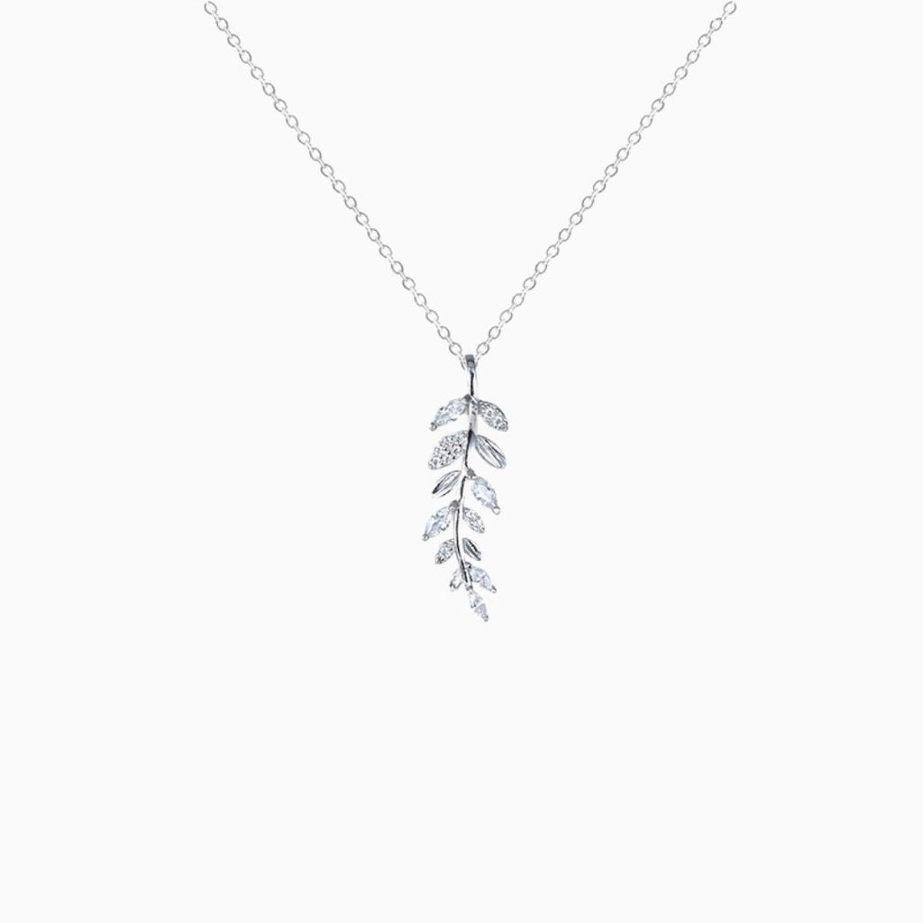 Andrea Leaf Necklace in s925 with rhodium plating