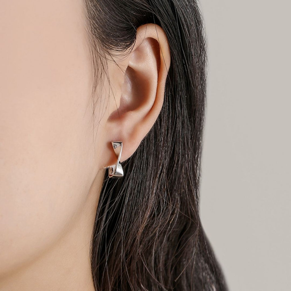 Lexie Hoops Earrings in s925 with rhodium plating